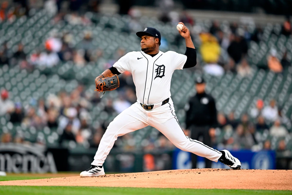 Framber Valdez de Tigres suspendido por 5 juegos por pelotazo a Trevor Story de Boston