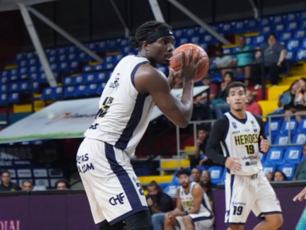 Héroes consigue vencer y meterse en el Play-in