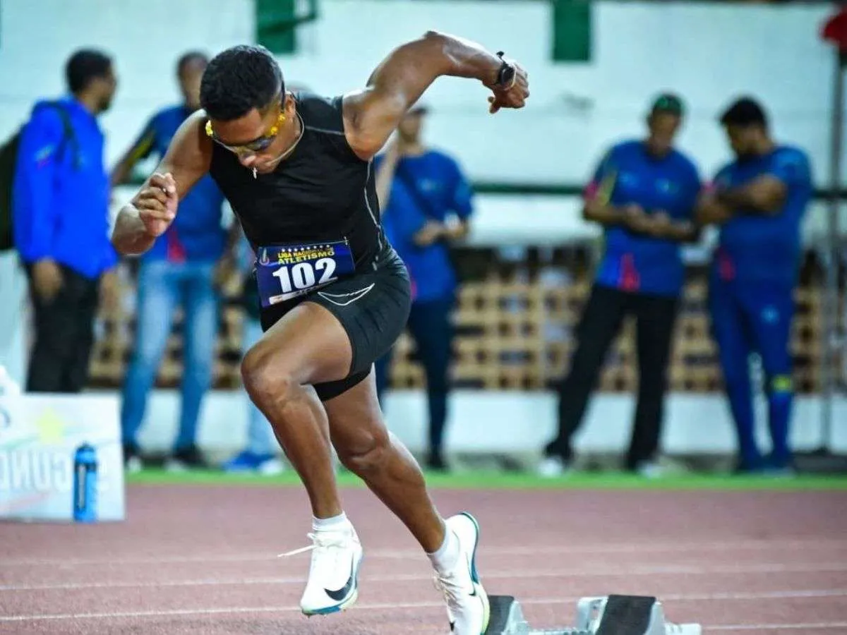 Javier Gómez consiguió hazaña en 400 metros