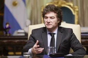 Milei reitera insultos contra Lula da Silva y dice que espera ‘que Brasil también se pinte de azul’