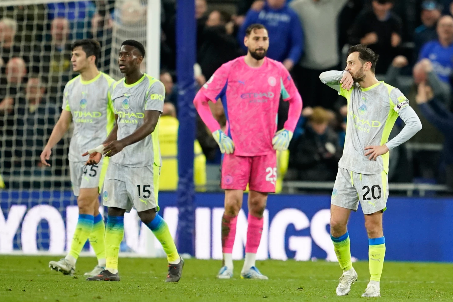 Empate del Manchester City ante Everton le da respiro al Arsenal
