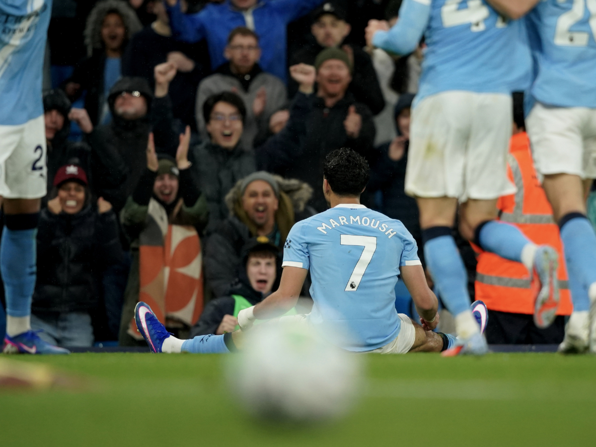 El City golea al Palace y acecha el liderato de la Premier
