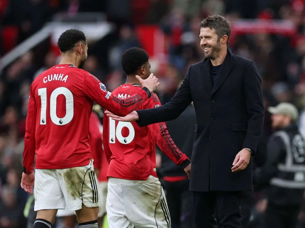 Michael Carrick extiende vínculo con Manchester United