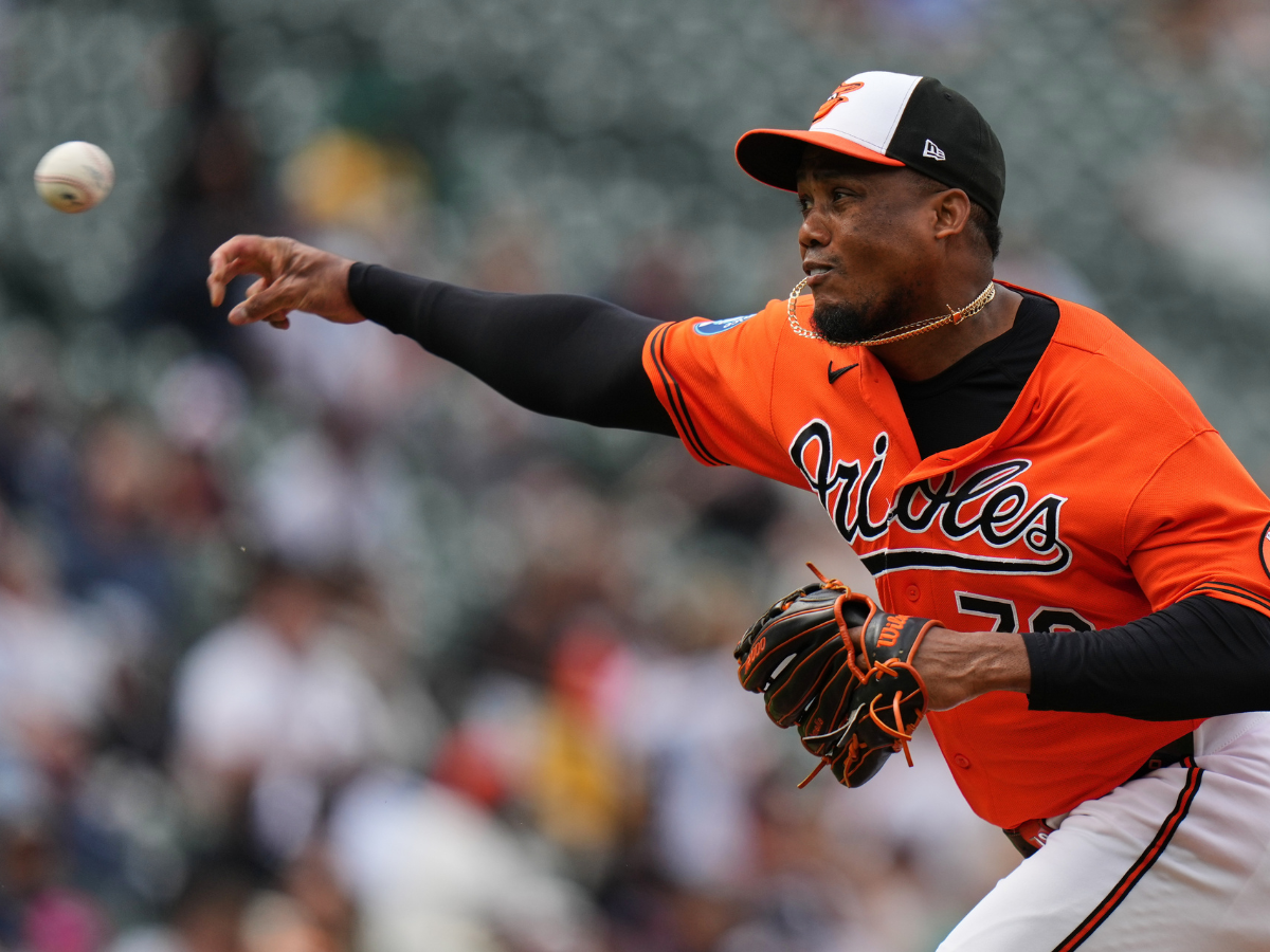 Bradish y Rutschman ayudan a Orioles a aplastar a Yankees