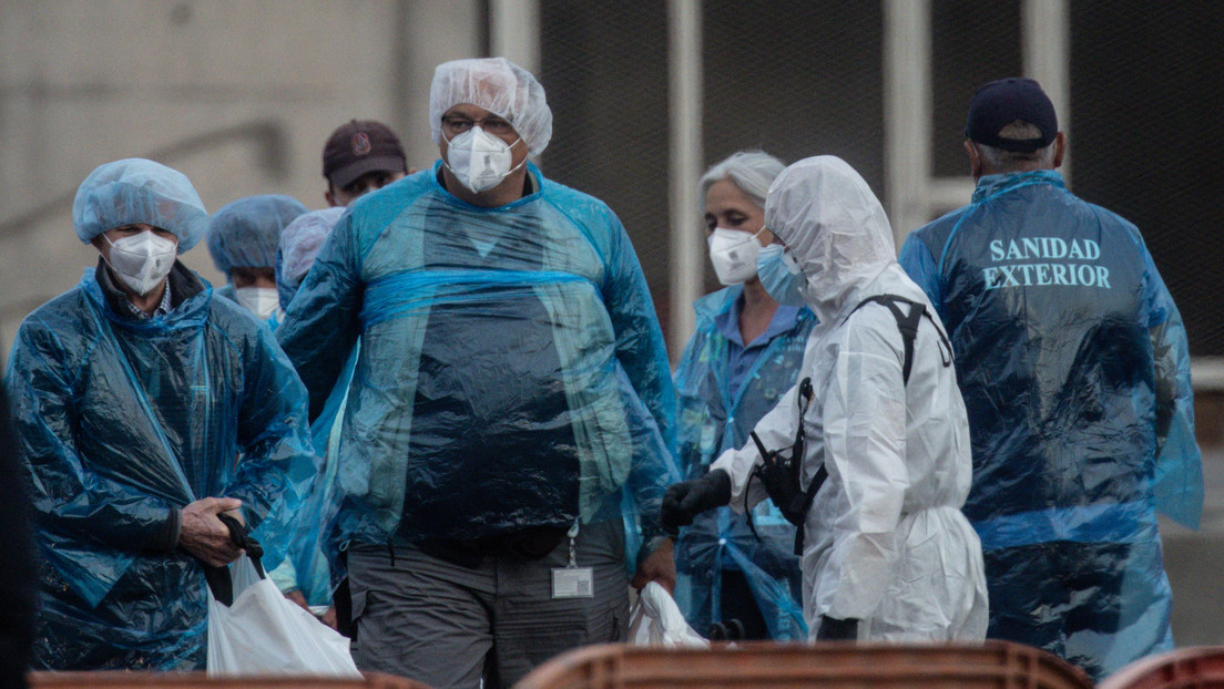 Un guardia civil murió durante el desembarco del crucero con hantavirus en Canarias