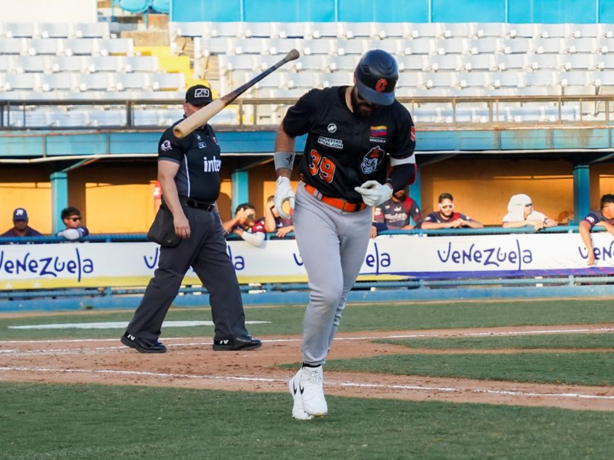 Caciques remonta en Valencia ante Marineros