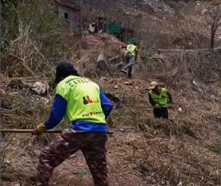 Ejecutan plan de desmalezamiento de torrenteras en Caracas