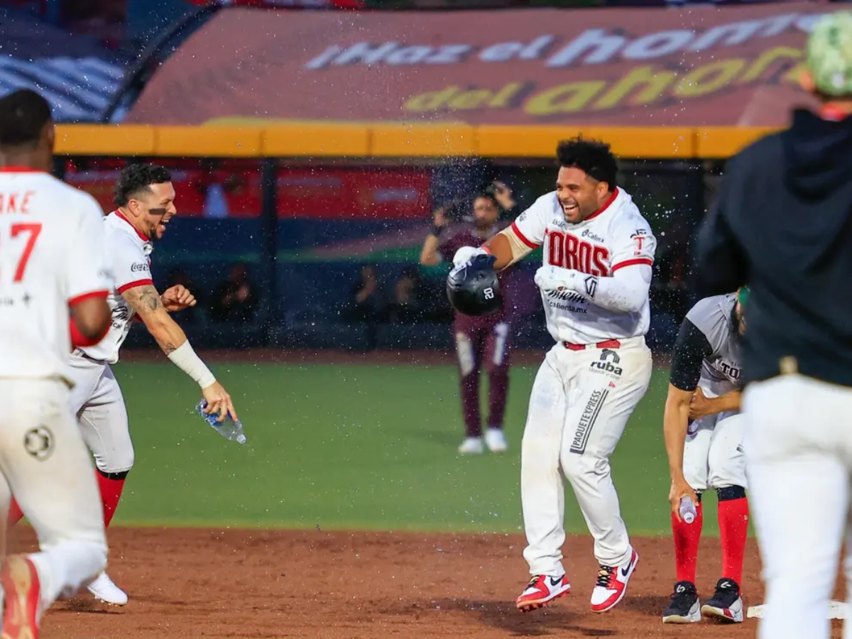 Tomás Telis se viste de héroe con Toros en México