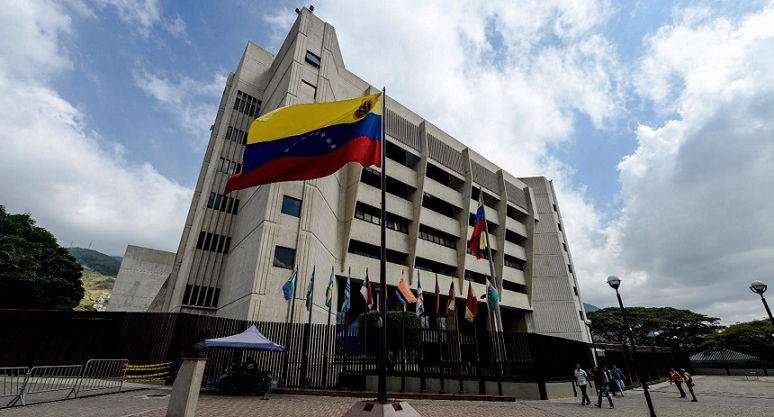 Transporte público chocó contra fachada del TSJ, hubo ocho heridos