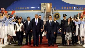 Trump llega a China para una visita de Estado
