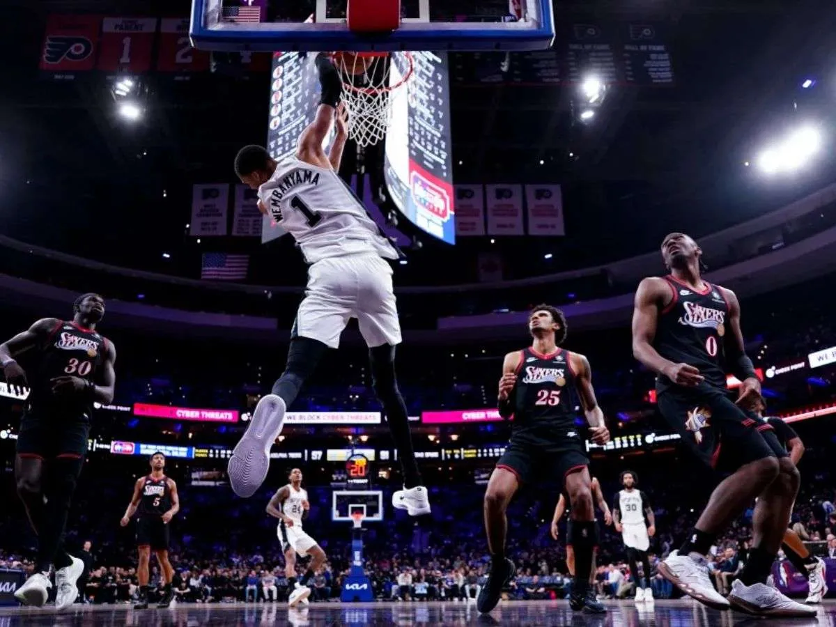 Spurs aplastan a Wolves y se acercan a final del Oeste