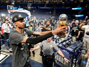 Wenbanyama es el MVP de la final de Conferencia