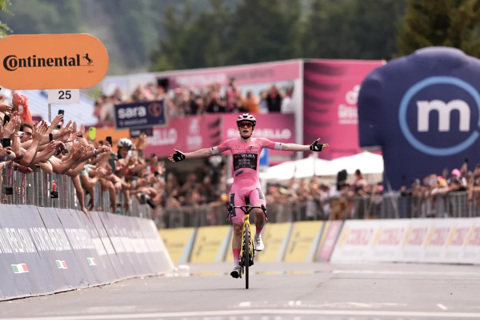 Vingegaard arrasa en Piancavallo y acaricia el título del Giro de Italia