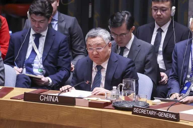 China exige reapertura del estrecho de Ormuz y cese de sanciones a Irán
