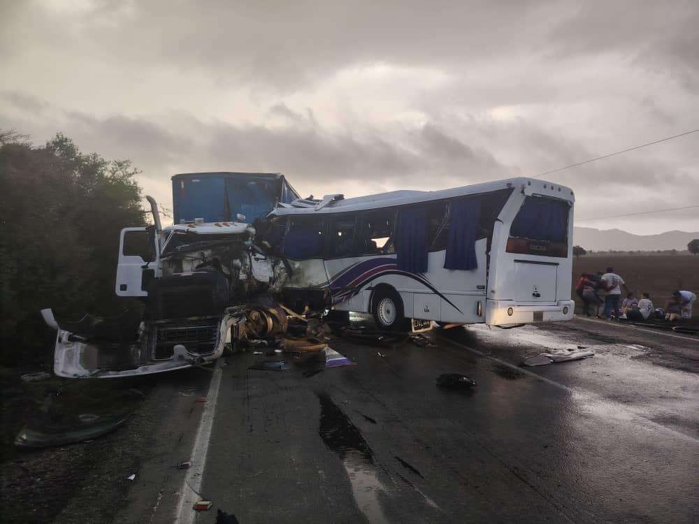 Tragedia en la Troncal 9: Nueve muertos tras choque de autobús que regresaba de Mochima