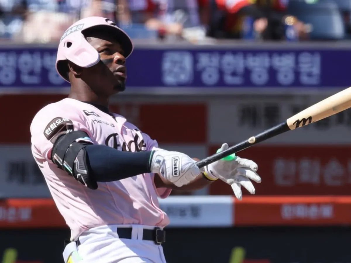 Yonathan Perlaza aporta con HR en paliza de Hanwha