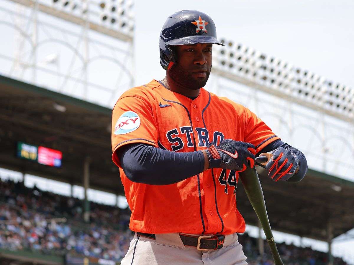 Astros dan descanso a Yordan Álvarez tras espasmos en la espalda