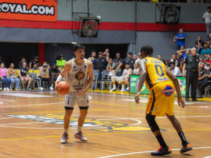 Brillantes respondió con poder de la mano de Eilias King