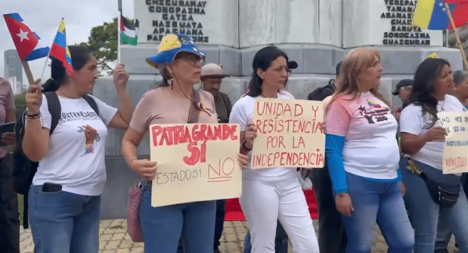 Chavistas protestaron en Caracas: “No al simulacro” y “Yankee, go home”