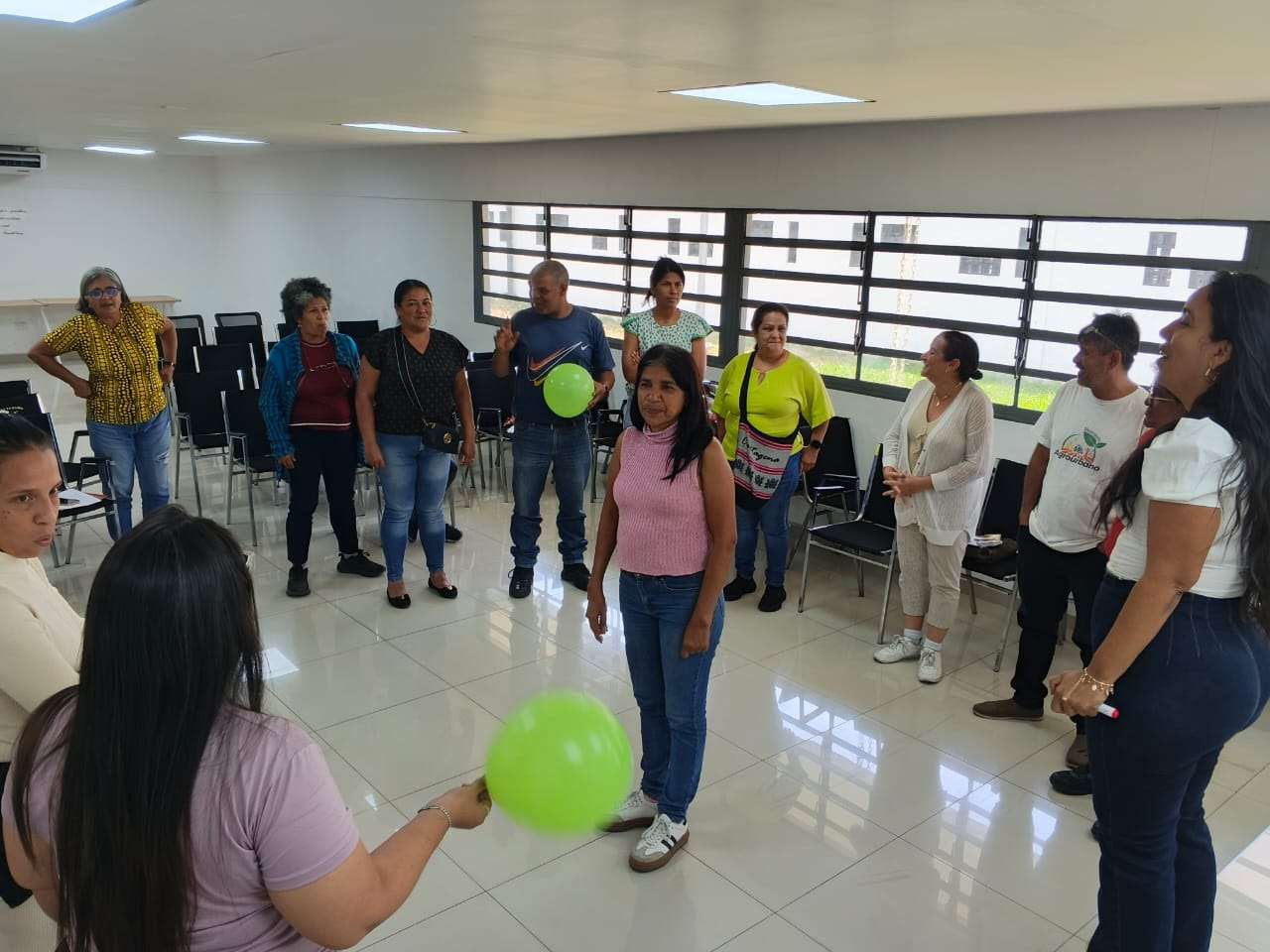 Habitantes de San Juan fortalecen liderazgo comunitario con formación agrourbana