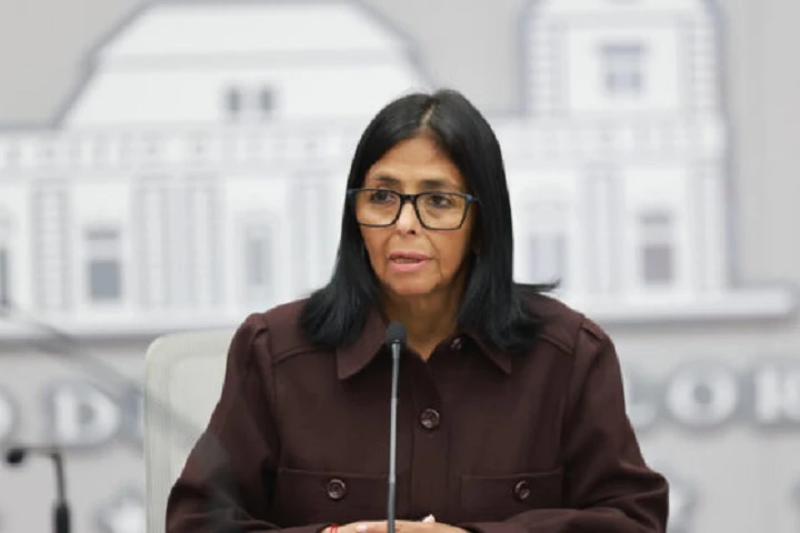 Presidenta (E) establece directrices de acción con el Estado Mayor de Emergencia