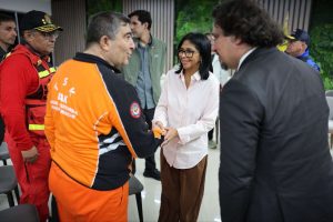 Delcy Rodríguez: Labores de búsqueda han permitido localizar a 33 personas con vida