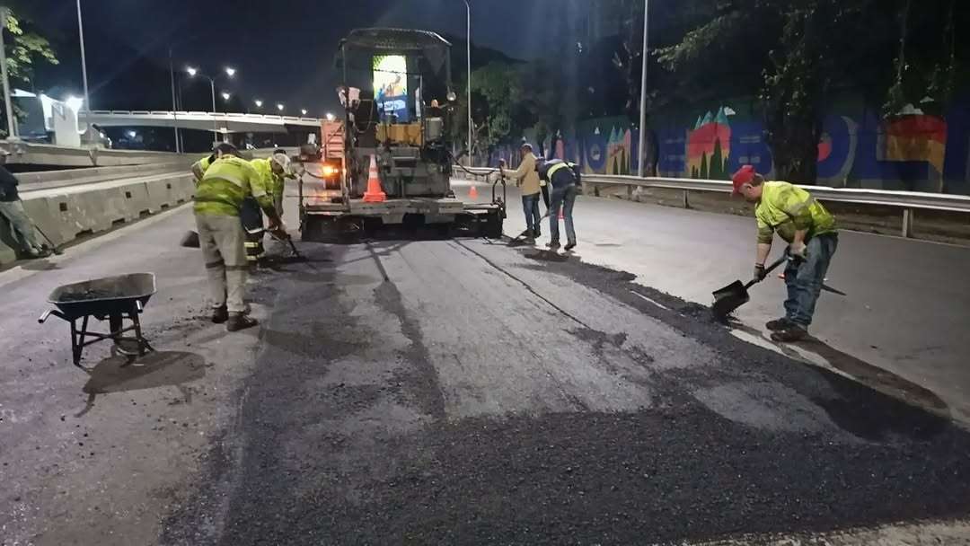 Han colocado 3.200 toneladas de asfalto en la Valle-Coche
