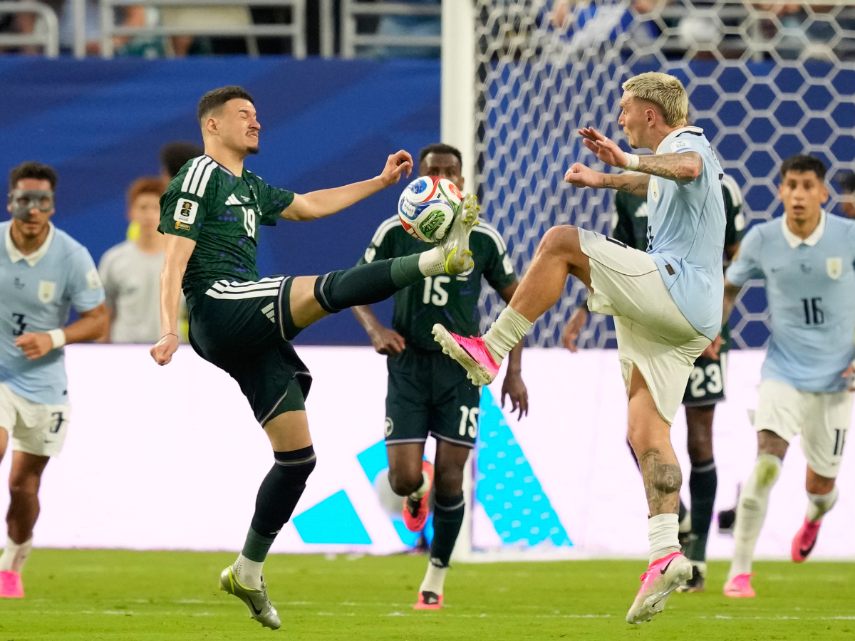 Uruguay rescata un empate ante Arabia Saudita