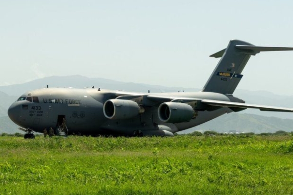 EE.UU. envía a Venezuela aeronaves militares, buques navales y ayuda de la Fuerza Espacial