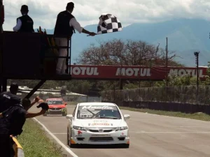 Fontana y Benenatti dominaron la Civic en sus dos categorías