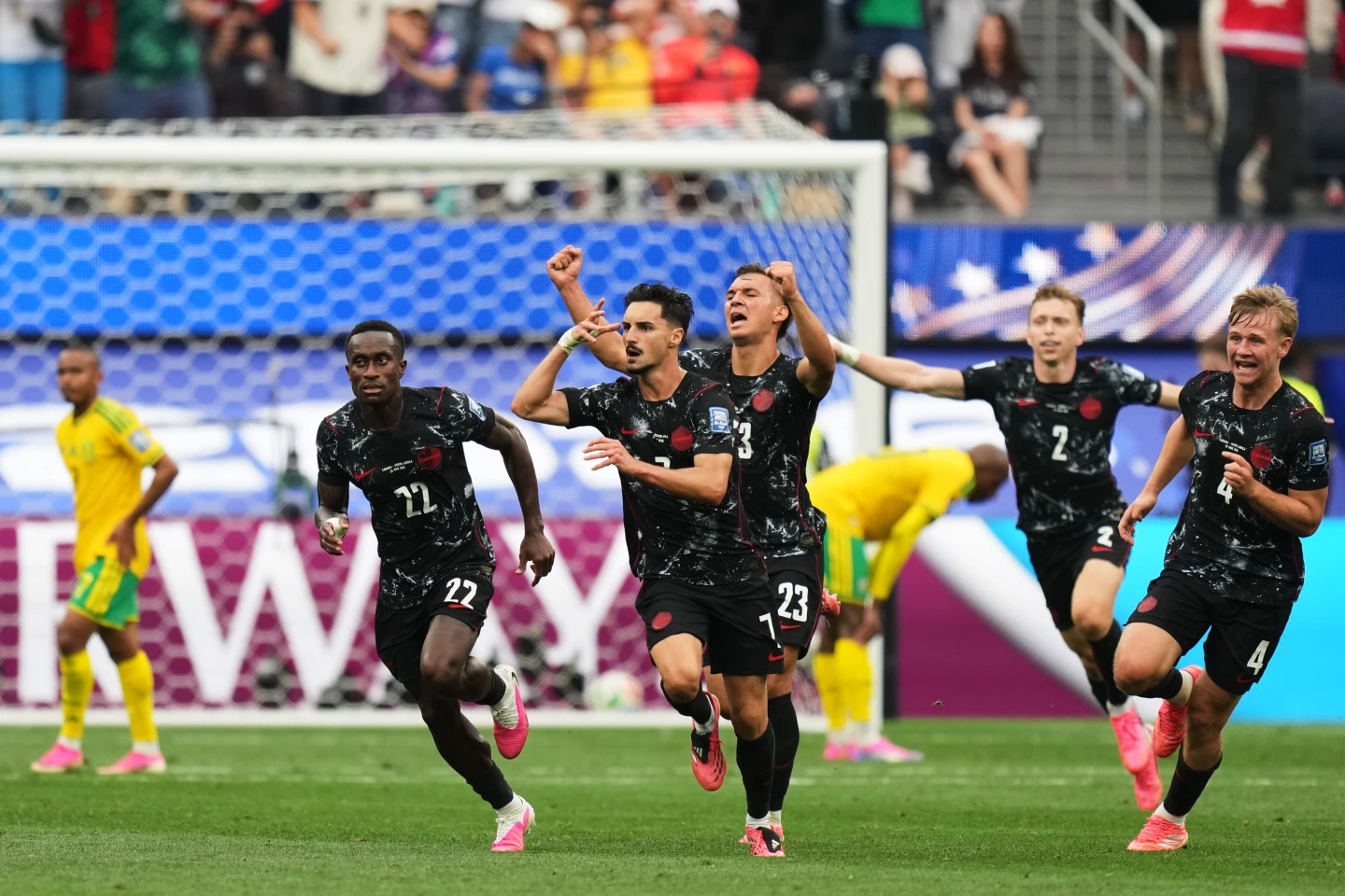 Canadá se mete en octavos de final al vencer 1-0 a Sudáfrica