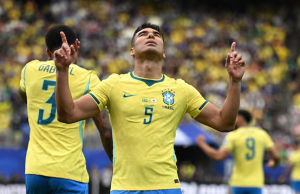 Brasil sufre pero remonta y gana 2-1 a Japón