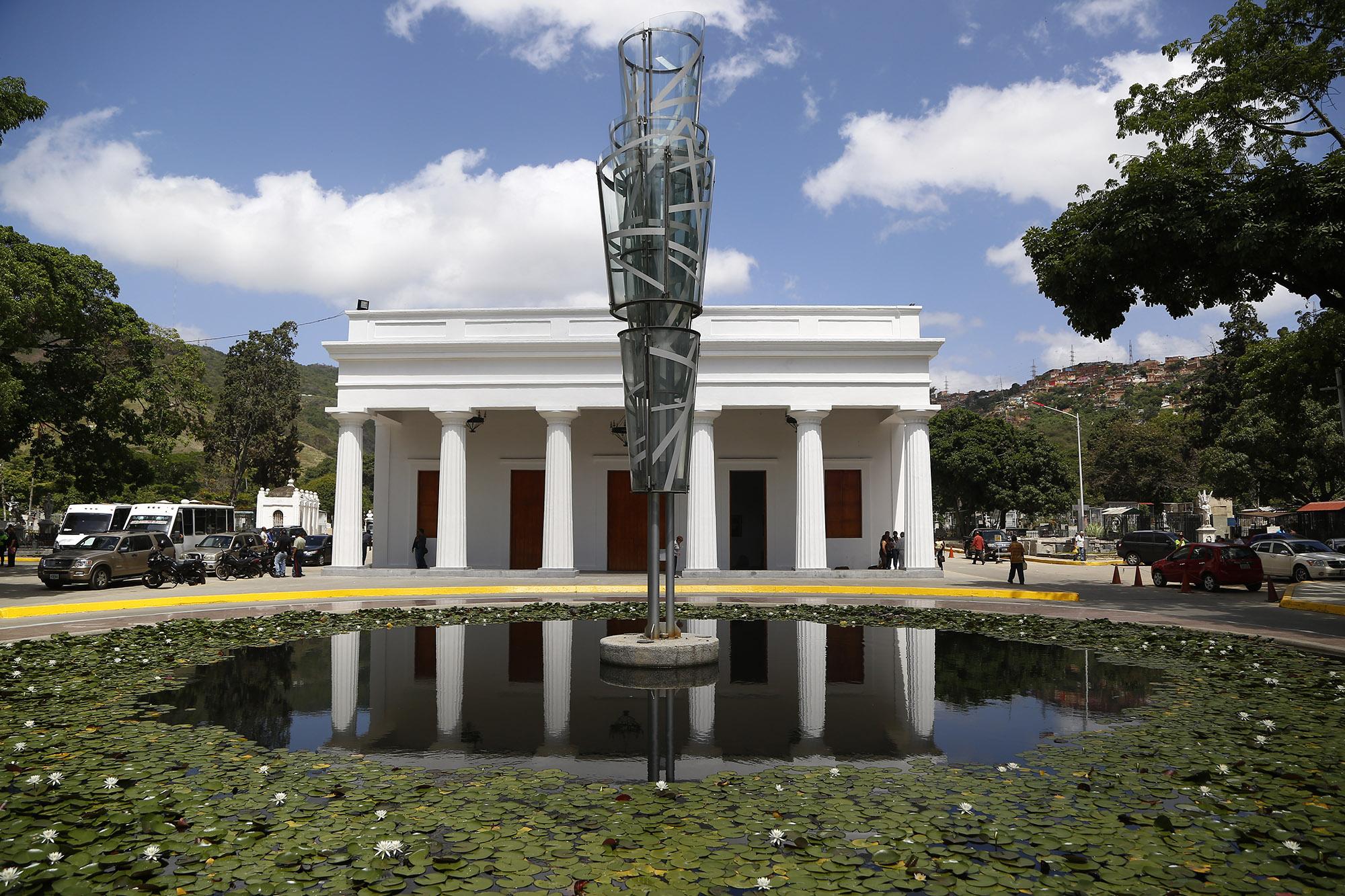 Más de 5.800 personas visitaron los cementerios municipales de Caracas el Día del Padre