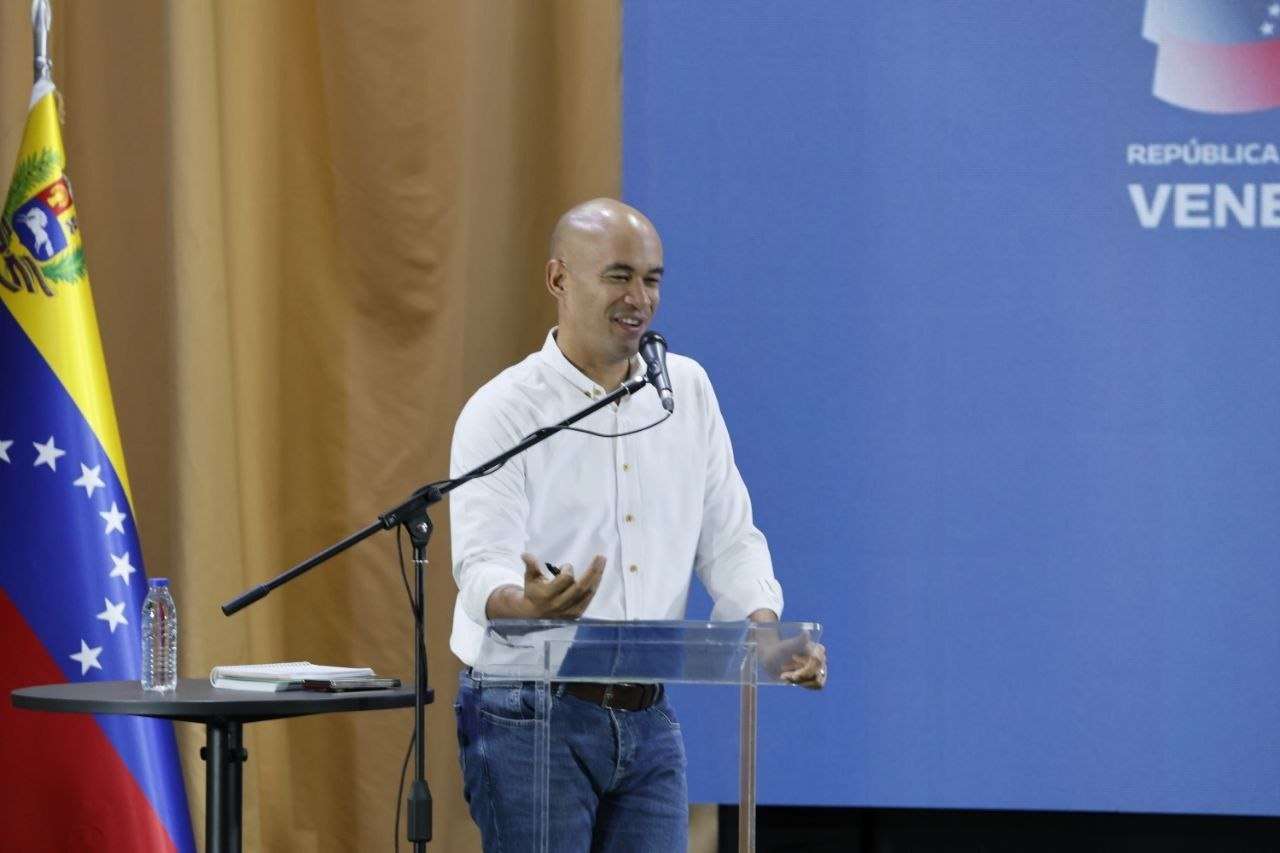 Jóvenes se incorporan al debate de la reestructuración del Gobierno