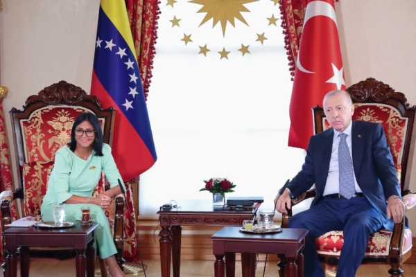 Presidenta Delcy Rodríguez sostuvo un encuentro bilateral con el presidente turco Recep Tayyip Erdoğan