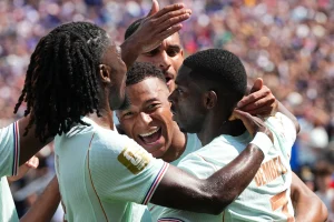 Francia golea a Noruega 4-1 triplete de Dembelé