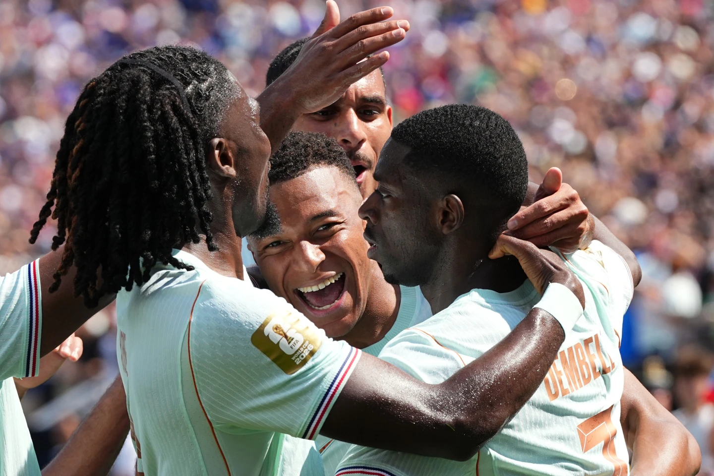 Francia golea a Noruega 4-1 triplete de Dembelé
