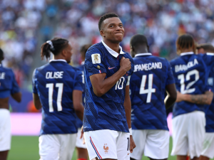 Francia avanzó «caminando» con otra gran actuación de Mbappé