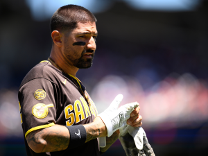 Los Padres designan para asignación a Nick Castellanos