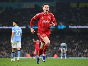 Elliot Anderson jugará en el Manchester City