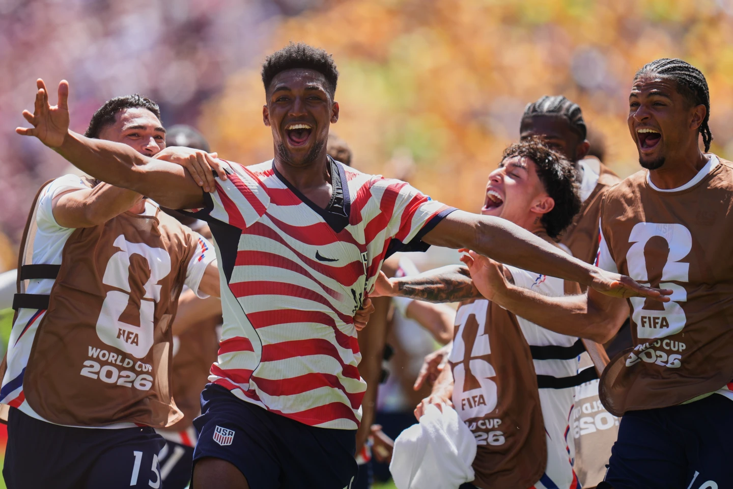 Estados Unidos venció 2-0 a Australia y pasa a los dieciseisavos de final