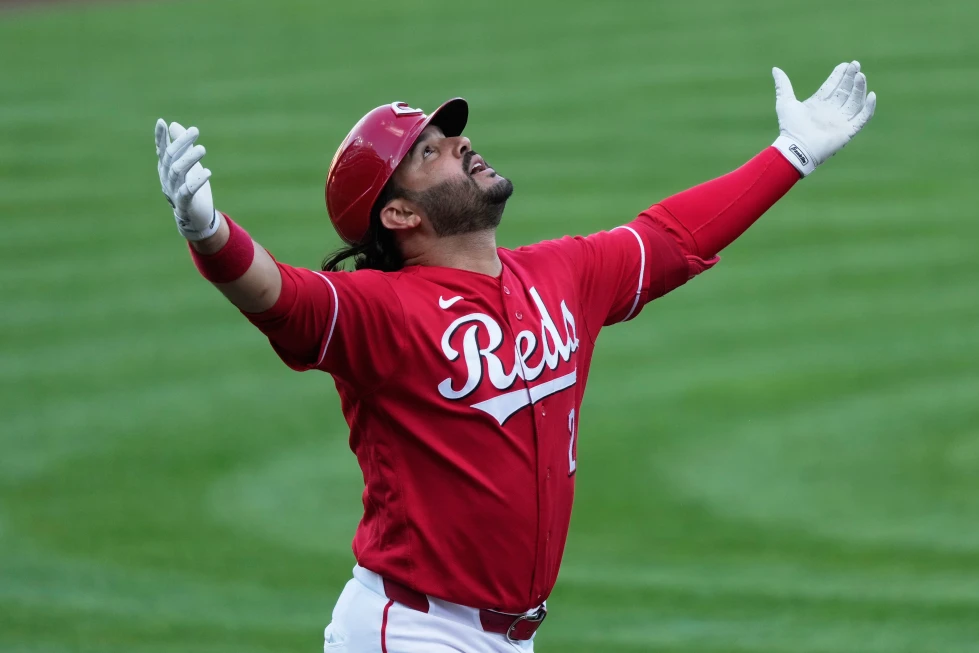 Eugenio Suárez pegó dos jonrones en paliza de los Rojos 12-0 a los Mets