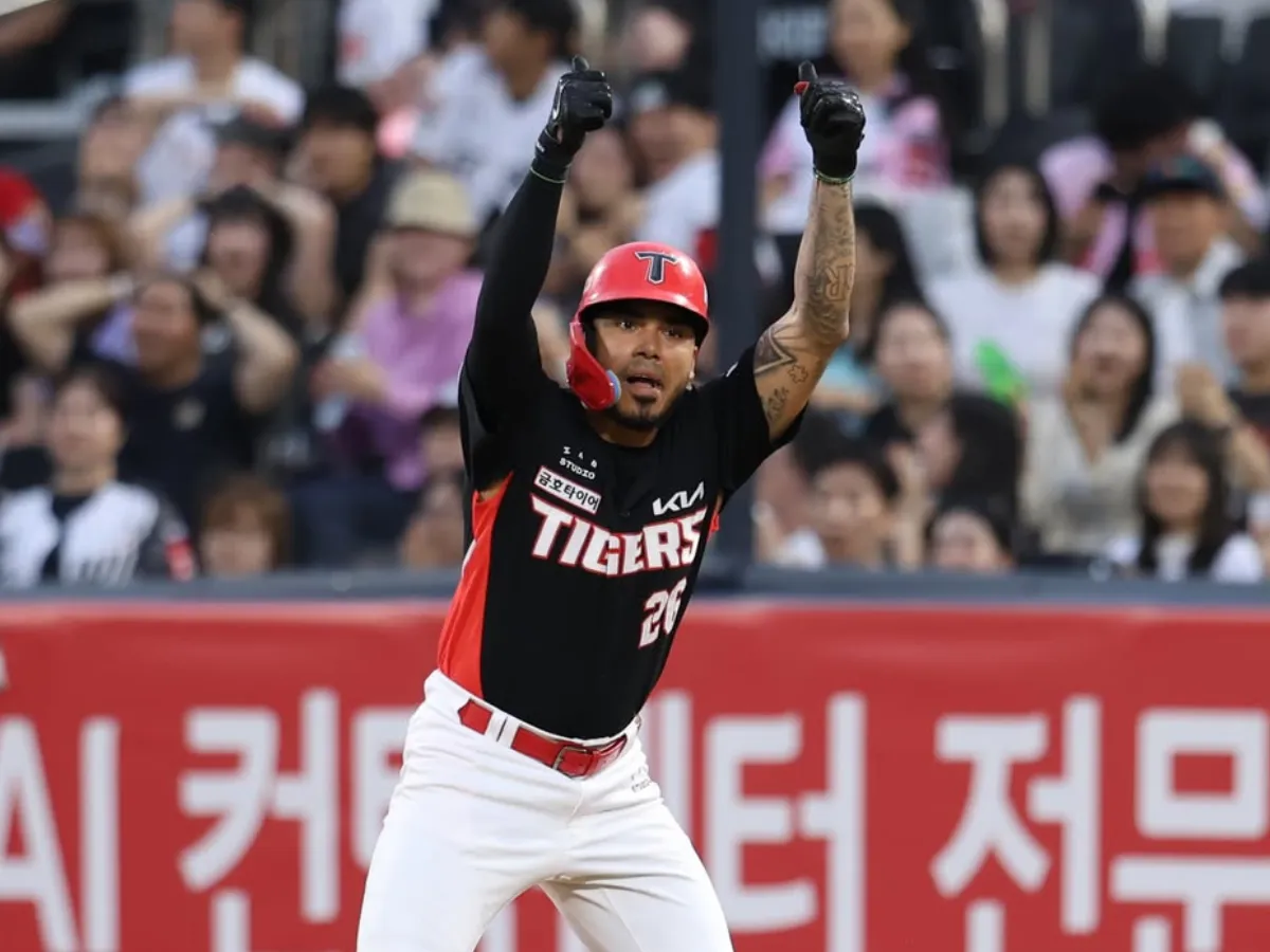 Harold Castro con trío de producidas en triunfo de Kia en Corea