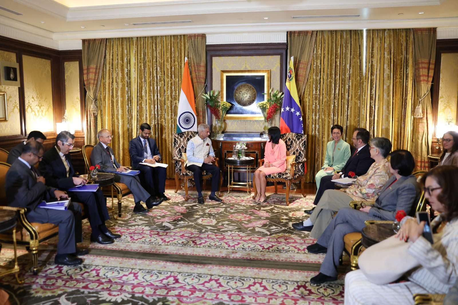 Delcy Rodríguez inicia agenda oficial con reunión bilateral en la India