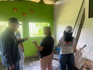 Familias afectadas por terremoto en Paracotos son atendidas durante despliegue municipal