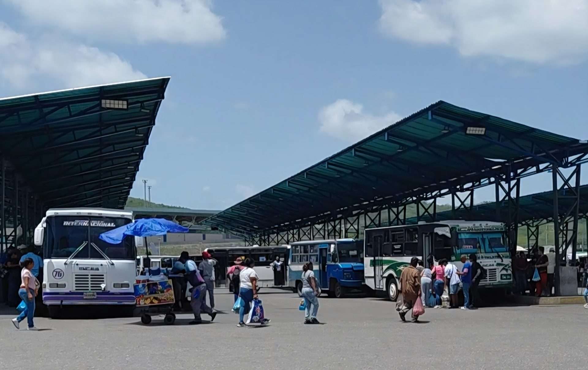 Comercio y transporte público del Tuy operan con normalidad tras sismos 