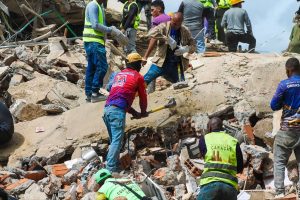 Rescatistas nacionales centran ayuda en La Guaira