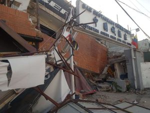 Negocios de la avenida El Ejército en Catia la Mar colapsaron (+Fotos)
