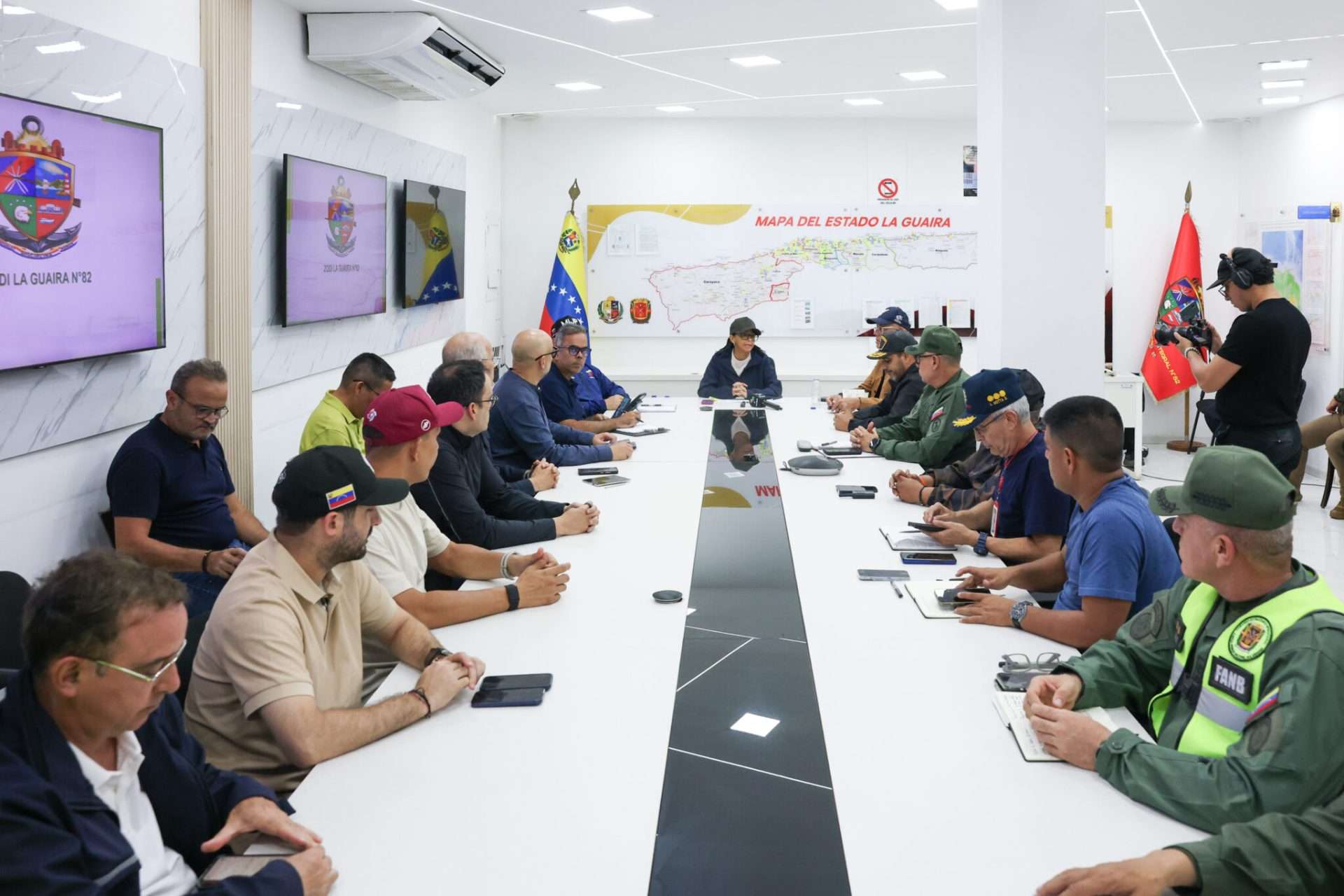 Recuperan 60% del suministro eléctrico en La Guaira tras fuertes sismos