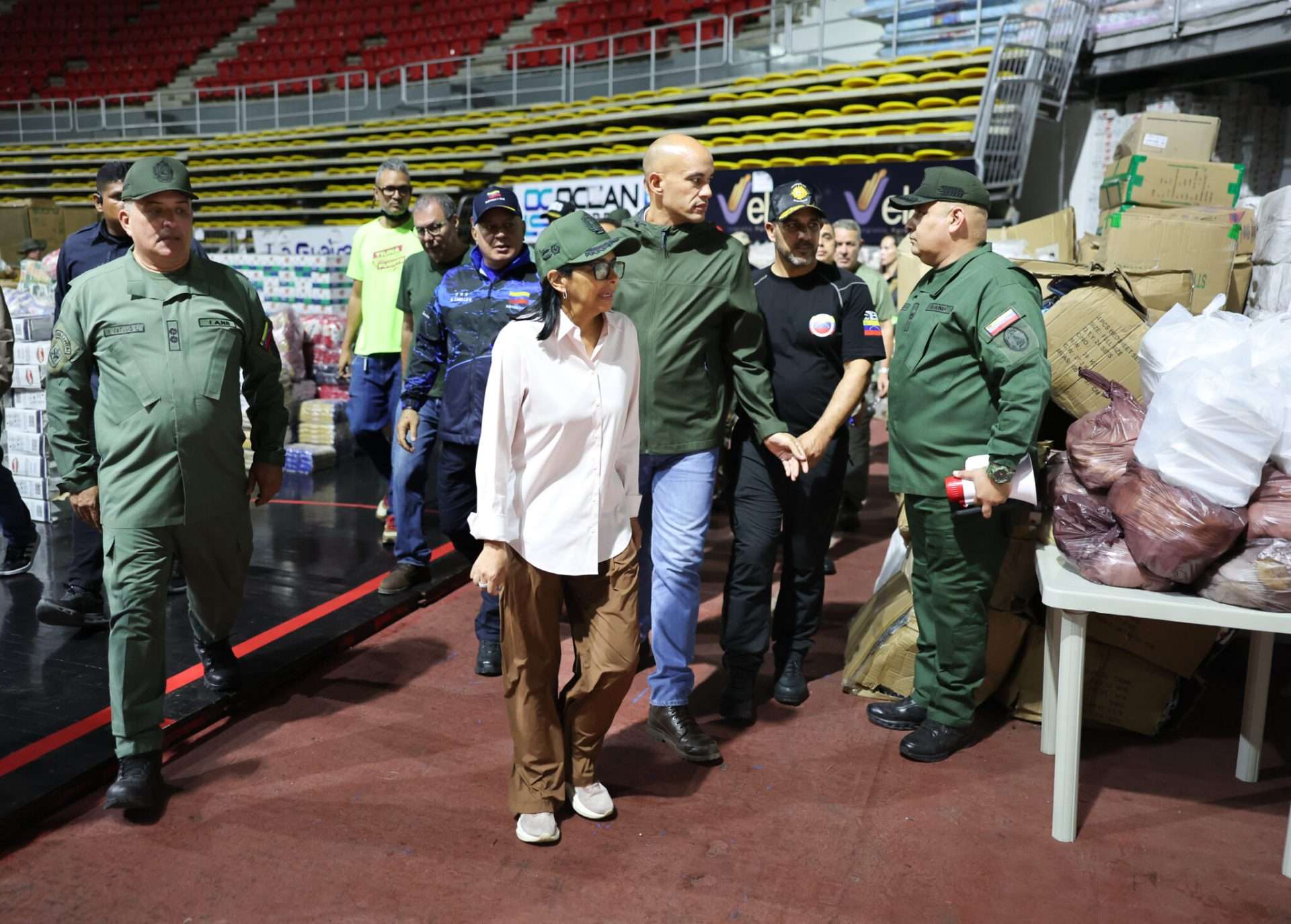 Presidenta (E) Delcy Rodríguez supervisó centro de acopio en La Guaira